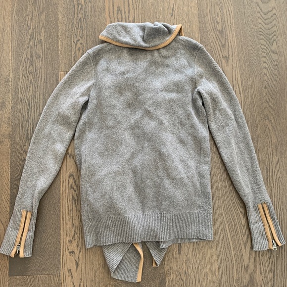 Abercrombie and Fitch cardigan size XS taupe colour - Picture 3 of 8